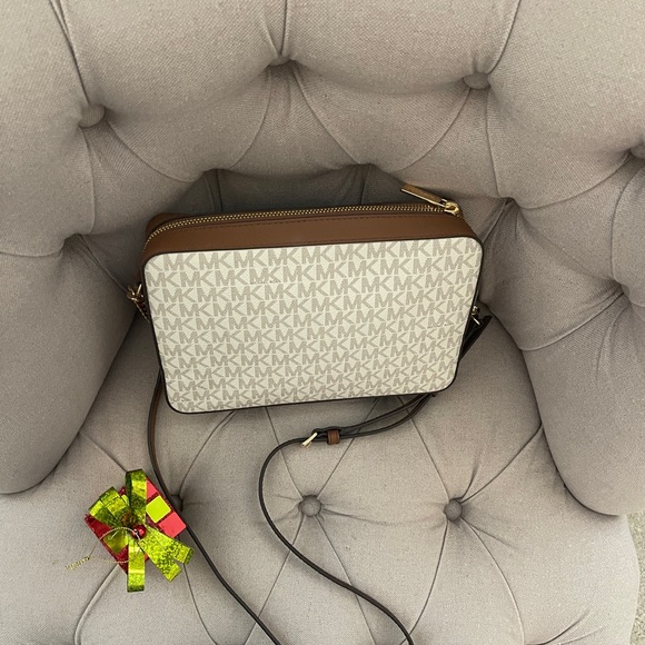 NWT retail $378 Michael Kors Bag - Picture 8 of 11